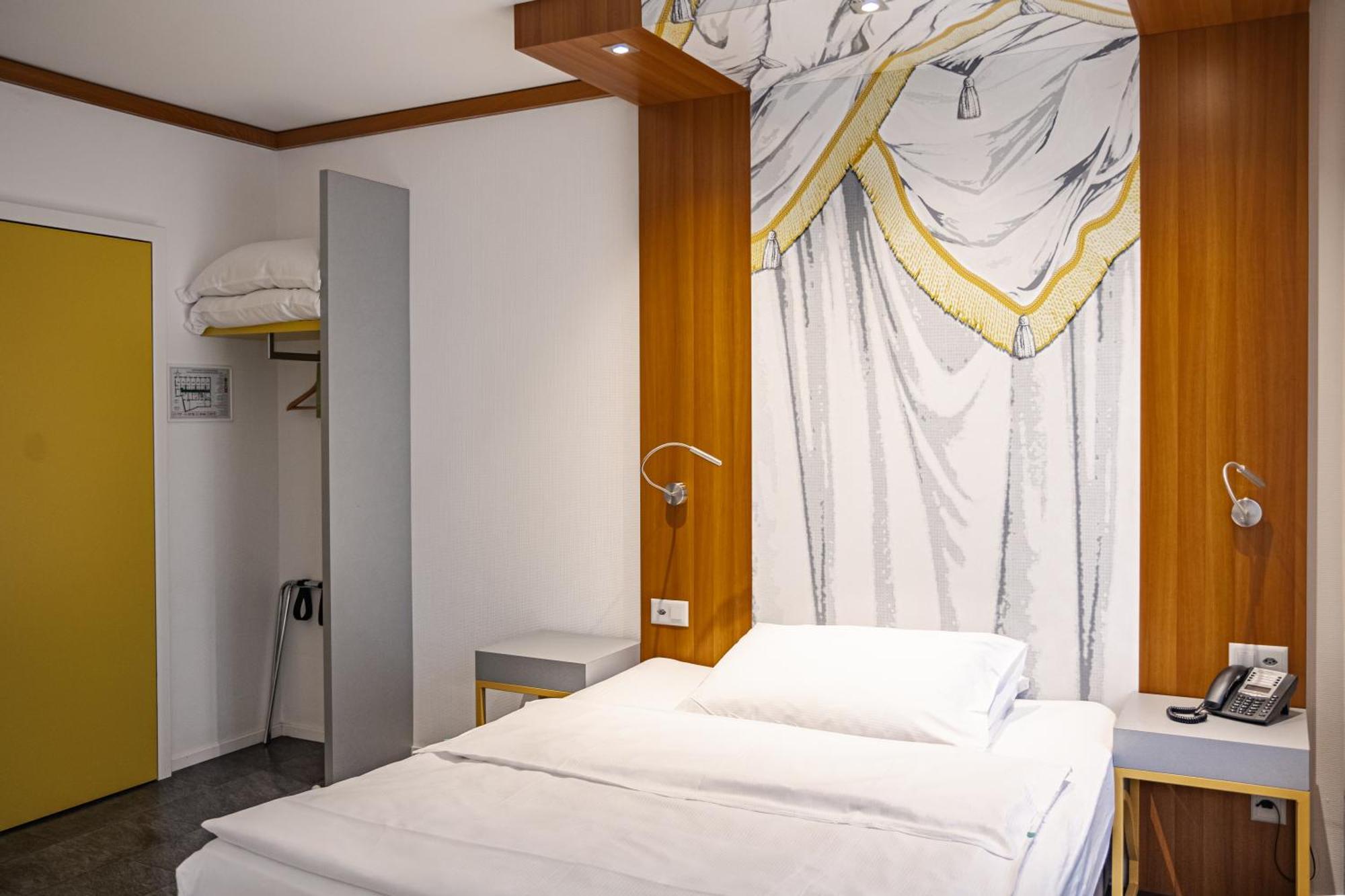 Hotel Carcani By Ketty & Tommy 3*